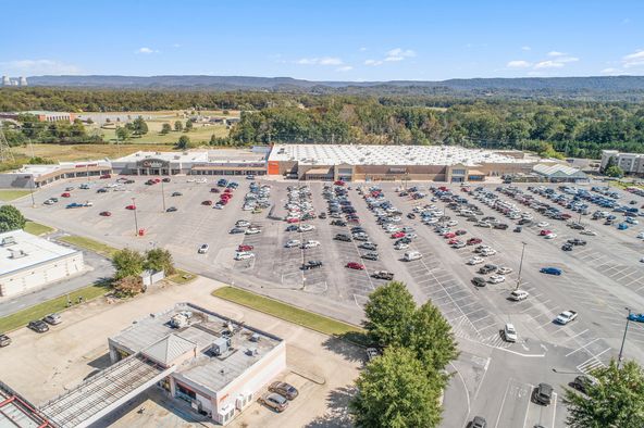 Scottsboro Marketplace: 24833 John T Reid Pkwy, Scottsboro, AL 35768
